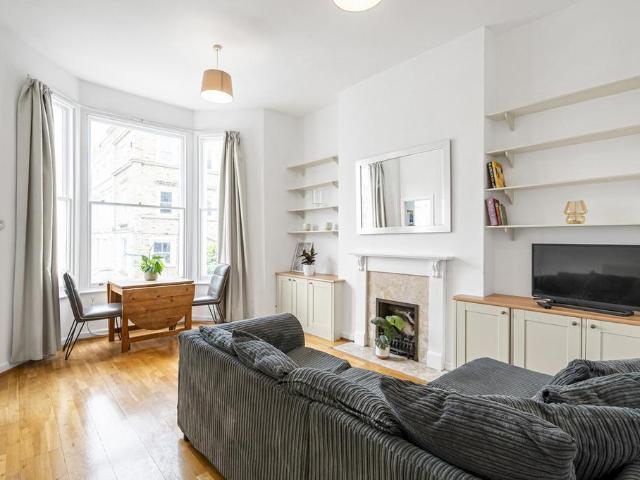 Flat for sale in Clapham Junction, Isle Of Man