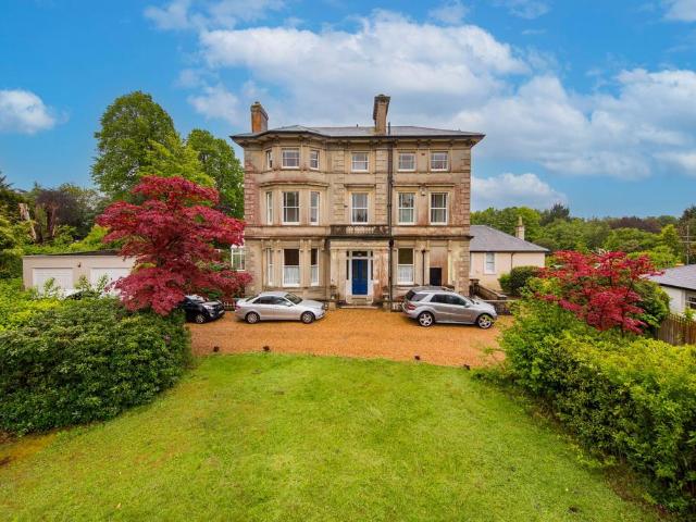 Flat for sale in Nevill Park, Sandown Park