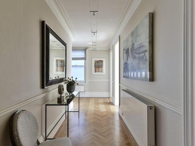 Flat for sale in Chelsea, Greater London