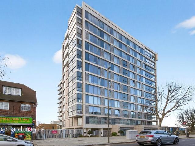 Flat for sale in Whetstone, Oakleigh Park