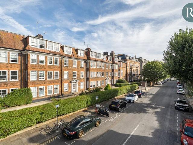 Flat for sale in Brunswick