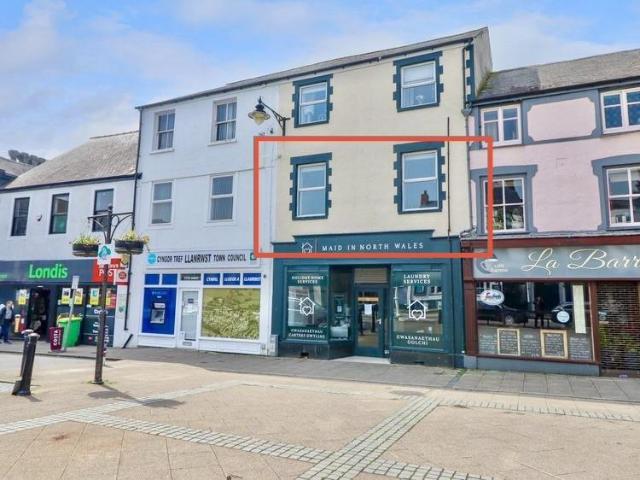 Flat for sale in Trofarth, Wales
