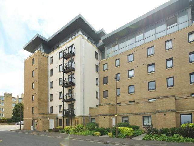 Flat for sale in Moat, Slateford