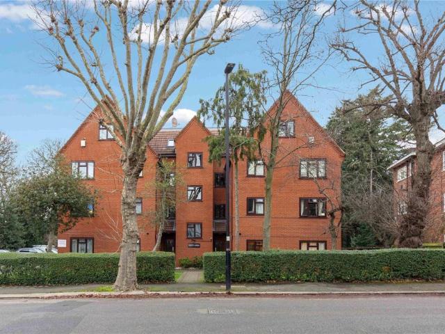 Flat for sale in London Borough of Ealing, Perivale