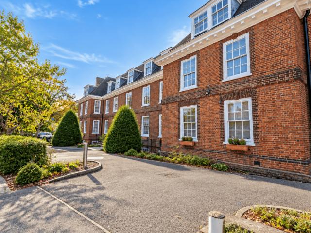Flat for sale in Childs Hill, Greater London