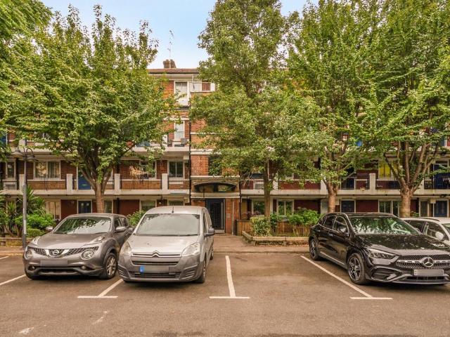 Flat for sale in Bermondsey, Greater London