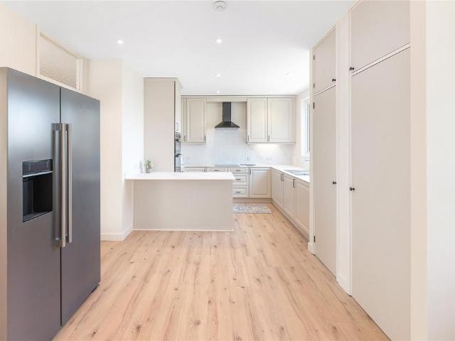 Flat for sale in Beckenham, Greater London
