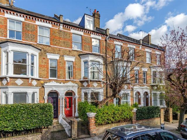Flat for sale in Gospel Oak, Greater London