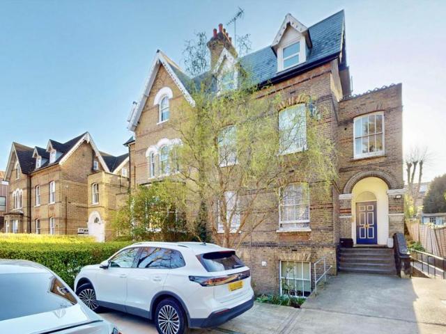 Flat for sale in Crouch End, Greater London