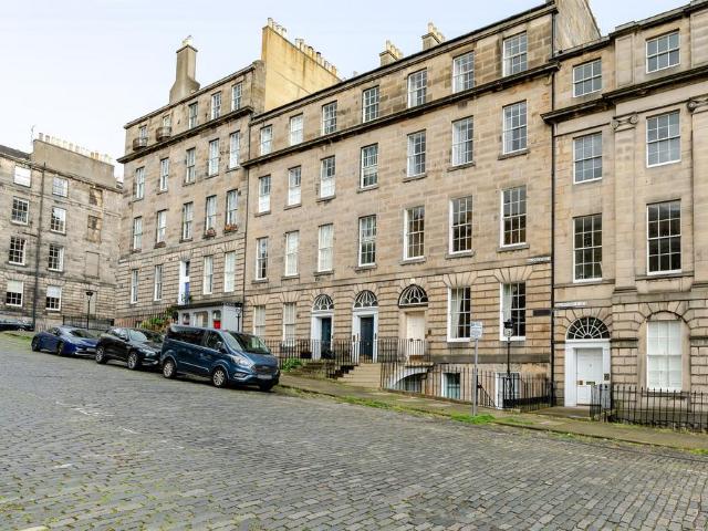 Flat for sale in New Town, Scotland