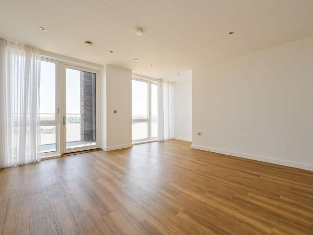 Flat for sale in Reach, Greater London
