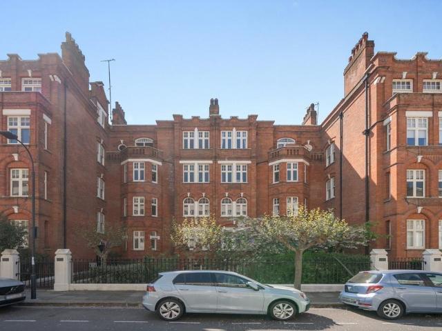 Flat for sale in Hammersmith, Greater London
