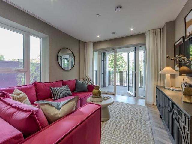 Flat for sale in Earlsfield, Greater London