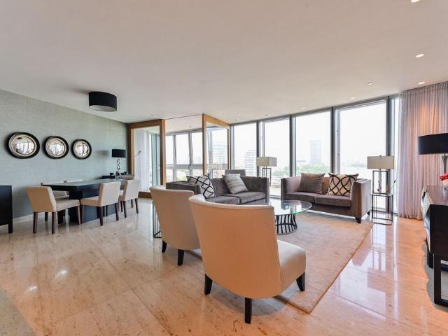 Flat for sale in Vauxhall, Greater London