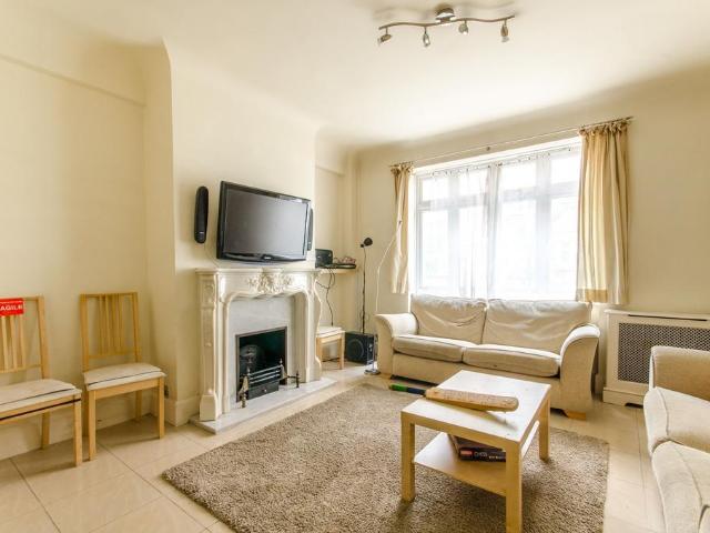 Flat for sale in St. John's Wood, Greater London