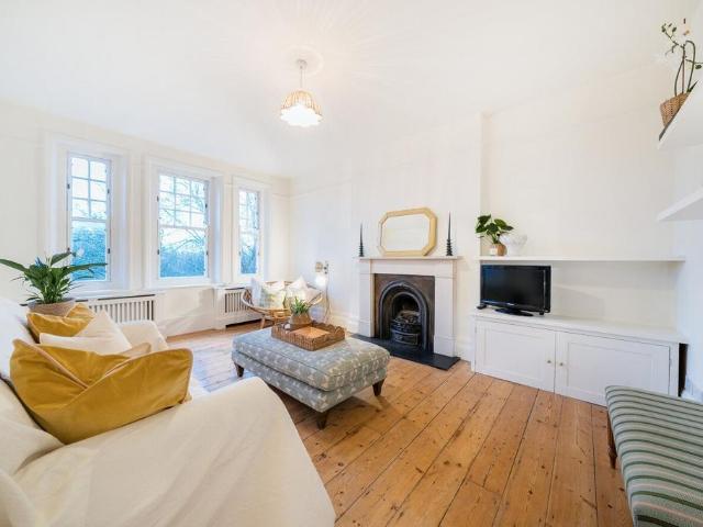 Flat for sale in Loughborough Junction, Greater London