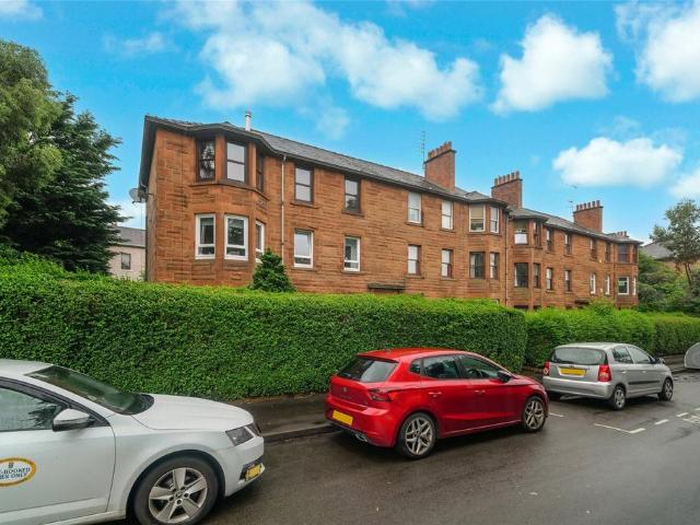 Flat for sale in Craigton, Scotland