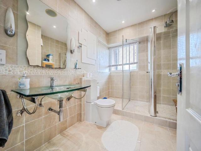 Flat for sale in Milton Keynes