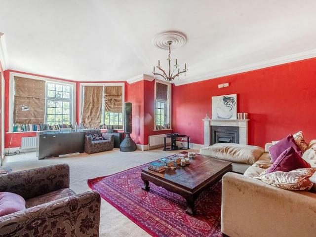 Flat for sale in West Hampstead, Greater London