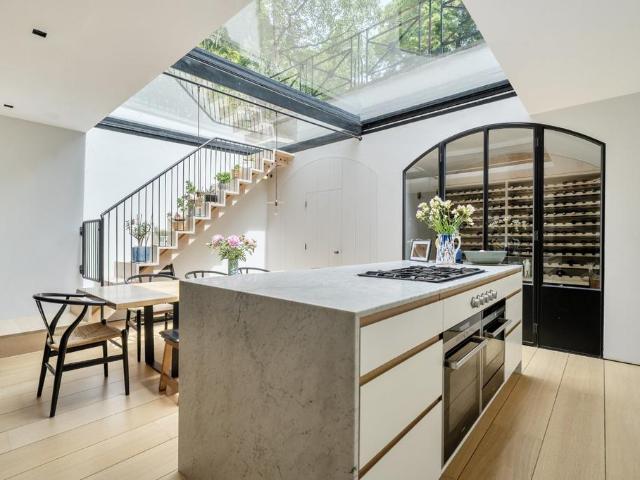 Flat for sale in South Kensington, Greater London