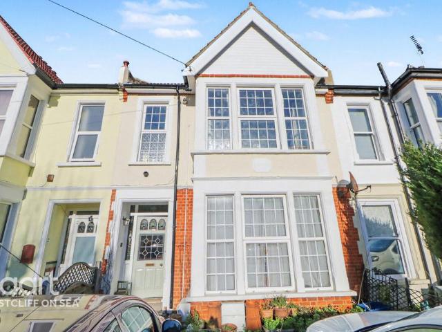 Flat for sale in Alton Barnes, Essex
