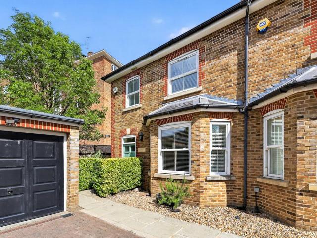 Flat for sale in Putney, Greater London