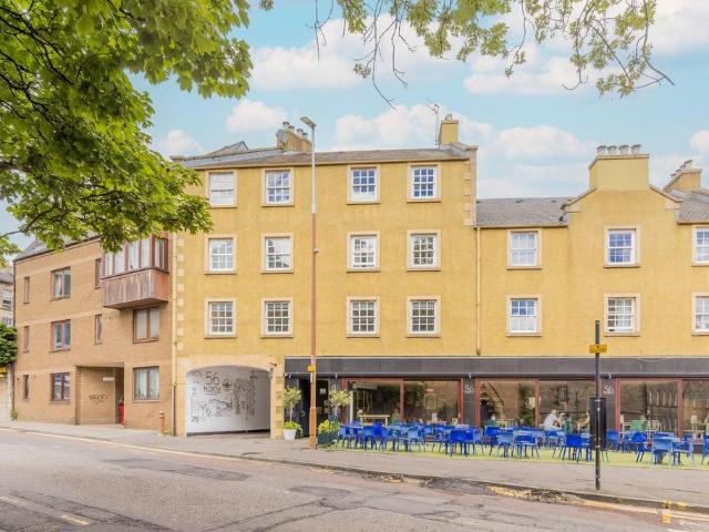Flat for sale in Southside, Scotland