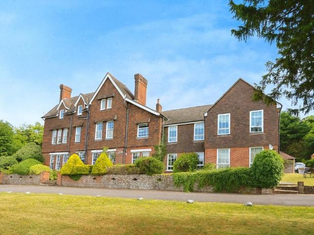 Flat for sale in Littlecote, West Sussex