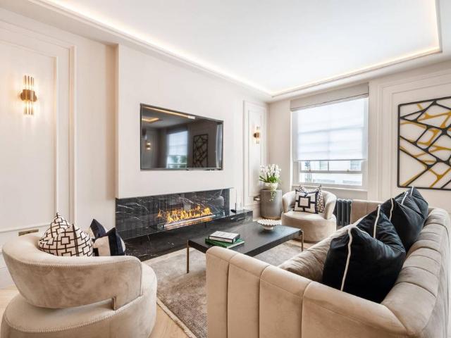 Flat for sale in Bayswater, Greater London