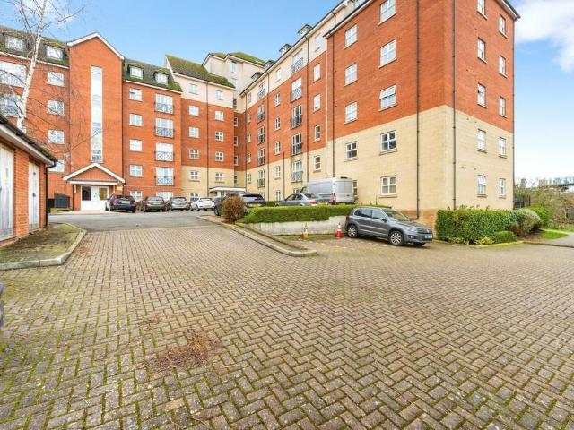 Flat for sale in Cauldwell, Bedford