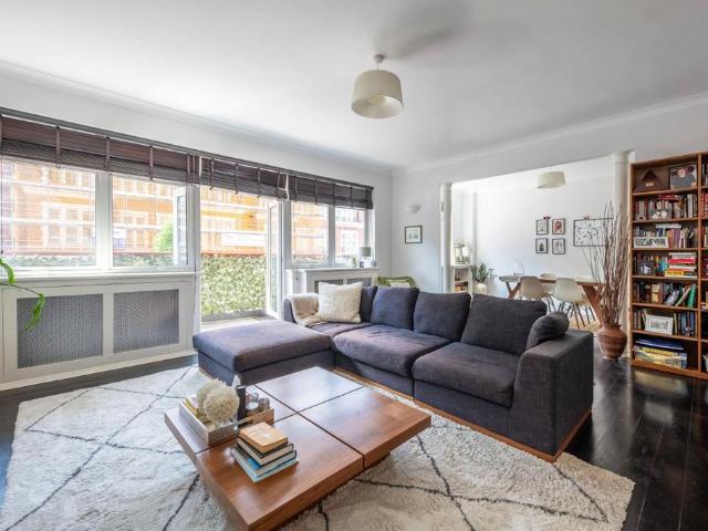 Flat for sale in Bayswater, Greater London