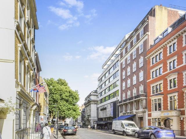 Flat for sale in Mayfair, Greater London