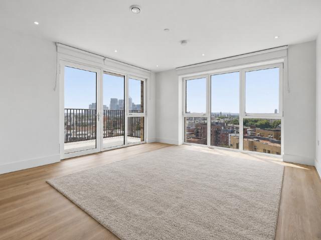Flat for sale in Bromley-by-Bow, Mile End