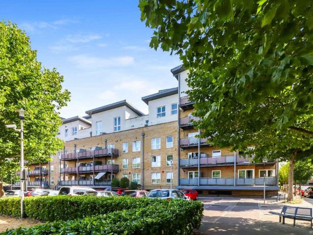 Flat for sale in Holywell Estate, North Watford
