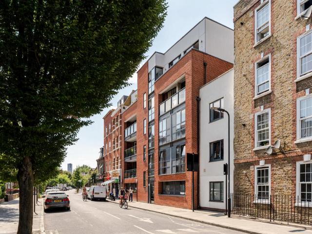 Flat for sale in Haggerston, Greater London