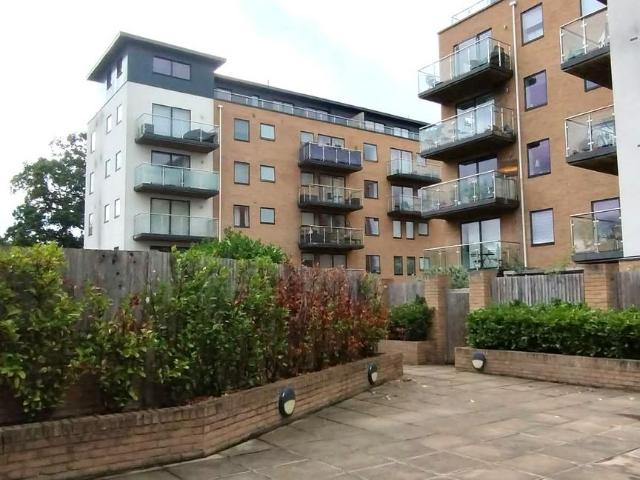 Flat for sale in Easthampstead, Bracknell
