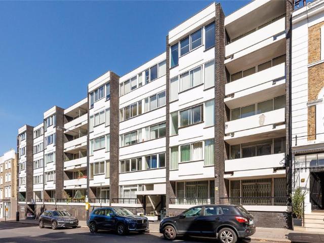 Flat for sale in Royal Borough of Kensington and Chelsea, Greater London
