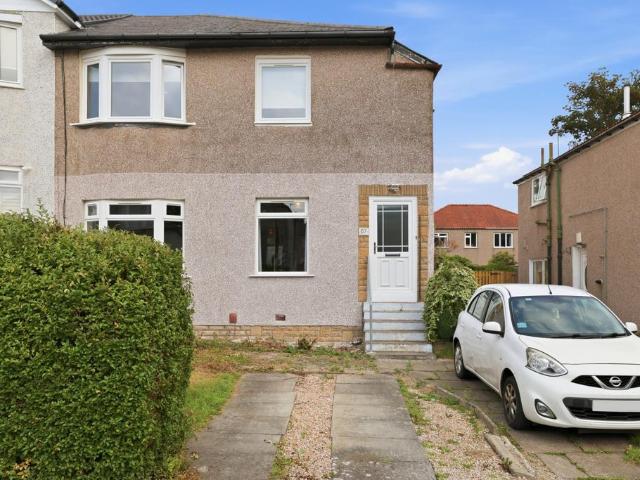 Flat for sale in Croftfoot, Scotland