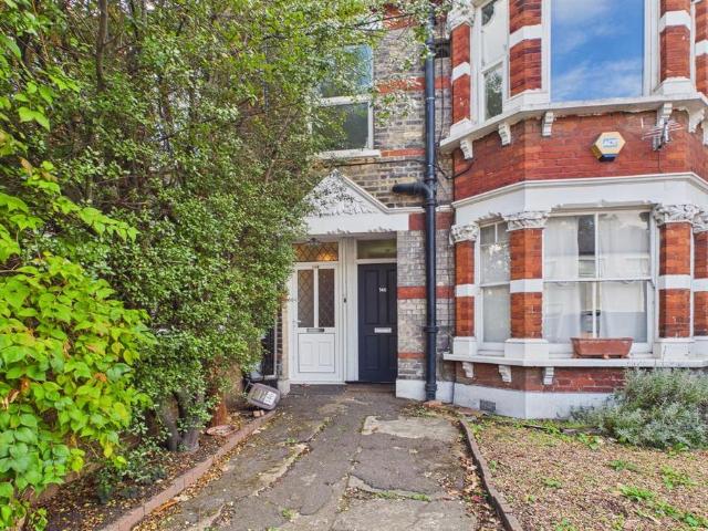 Flat for sale in London Borough of Lambeth, Greater London