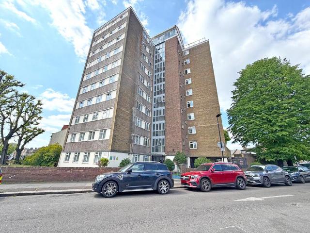 Flat for sale in Upton Park, Greater London