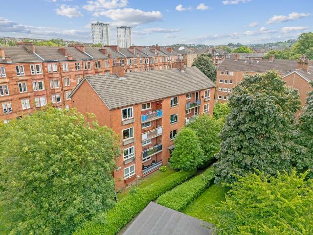 Flat for sale in Battlefield, Scotland