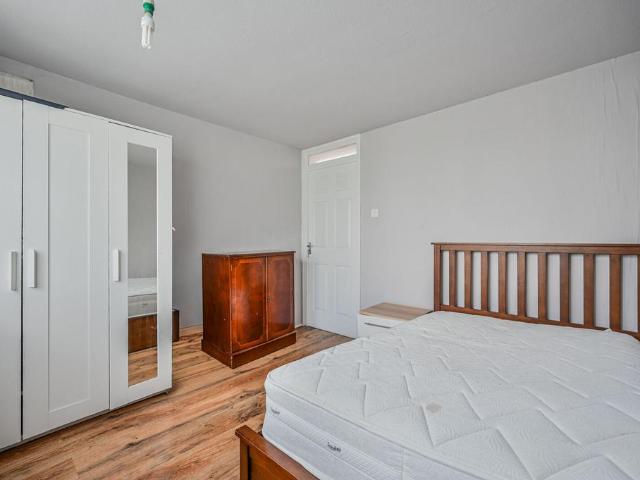 Flat for sale in Harringay, Greater London