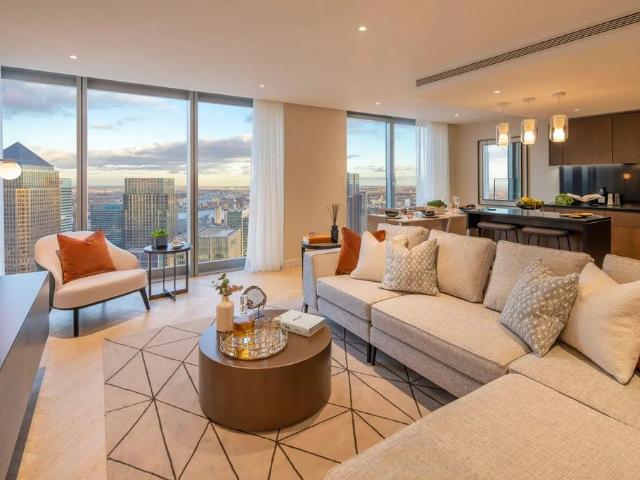 Flat for sale in Canary Wharf, Greater London