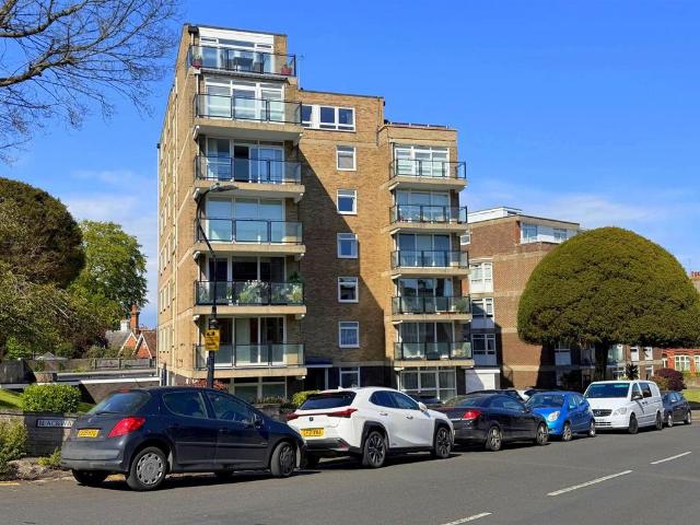 Flat for sale in Eastbourne, East Sussex