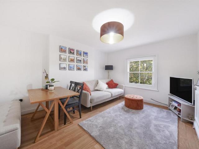 Flat for sale in London Borough of Hammersmith and Fulham, Greater London