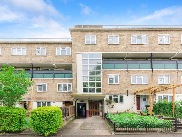 Flat for sale in Southfields, Greater London