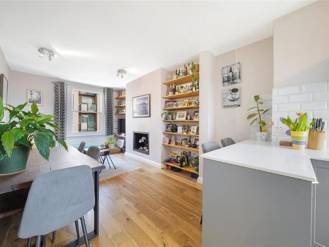 Flat for sale in West Hampstead, Greater London