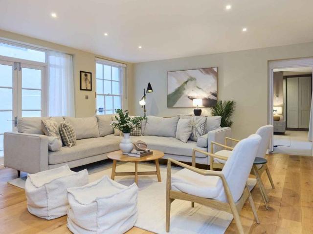 Flat for sale in Paddington, Greater London