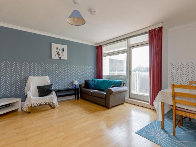 Flat for sale in Morningside, Scotland