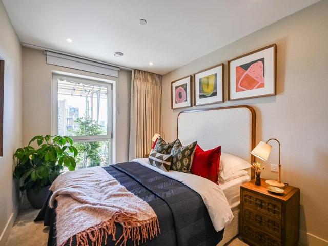 Flat for sale in Bromley-by-Bow, Mile End